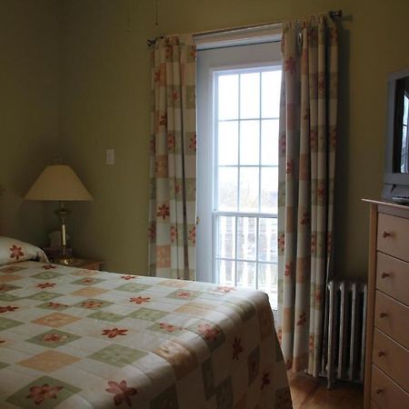 Dolan'S Inn & Suites 픽토우 외부 사진