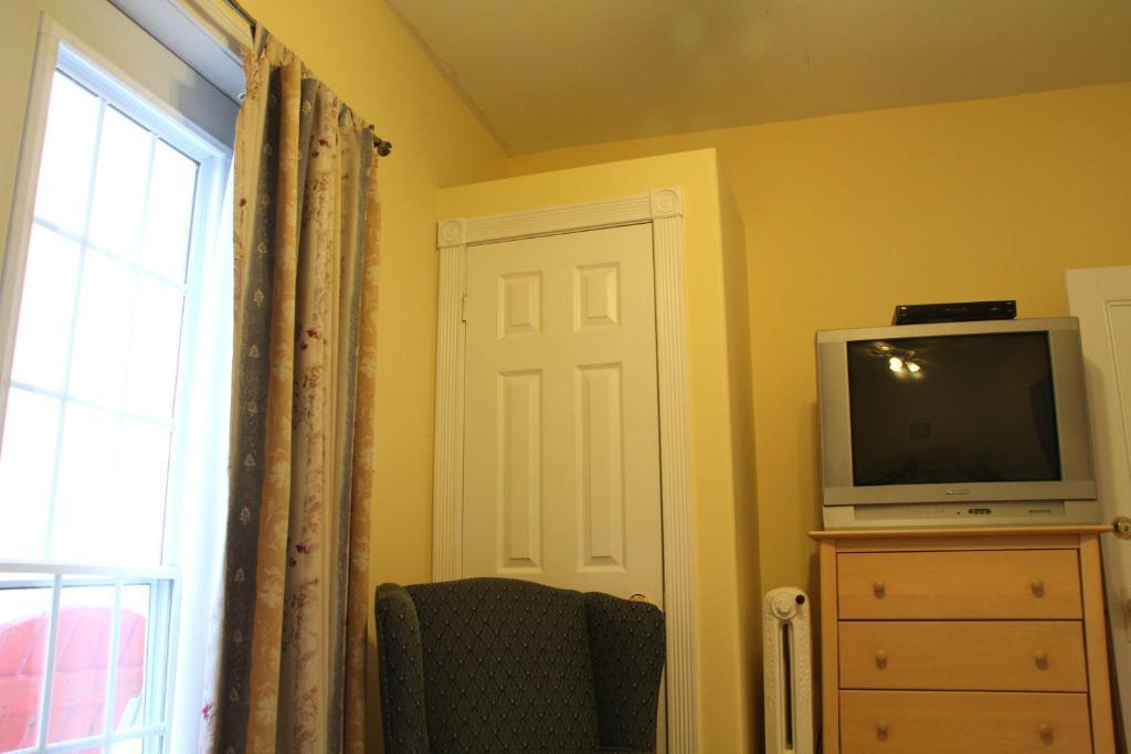 Dolan'S Inn & Suites 픽토우 외부 사진